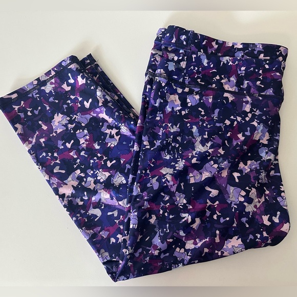 Fabletics Gia Printed PowerLite Crop - Picture 2 of 5